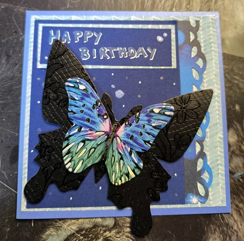 Happy Birthday mit blauen Schmetterlingen