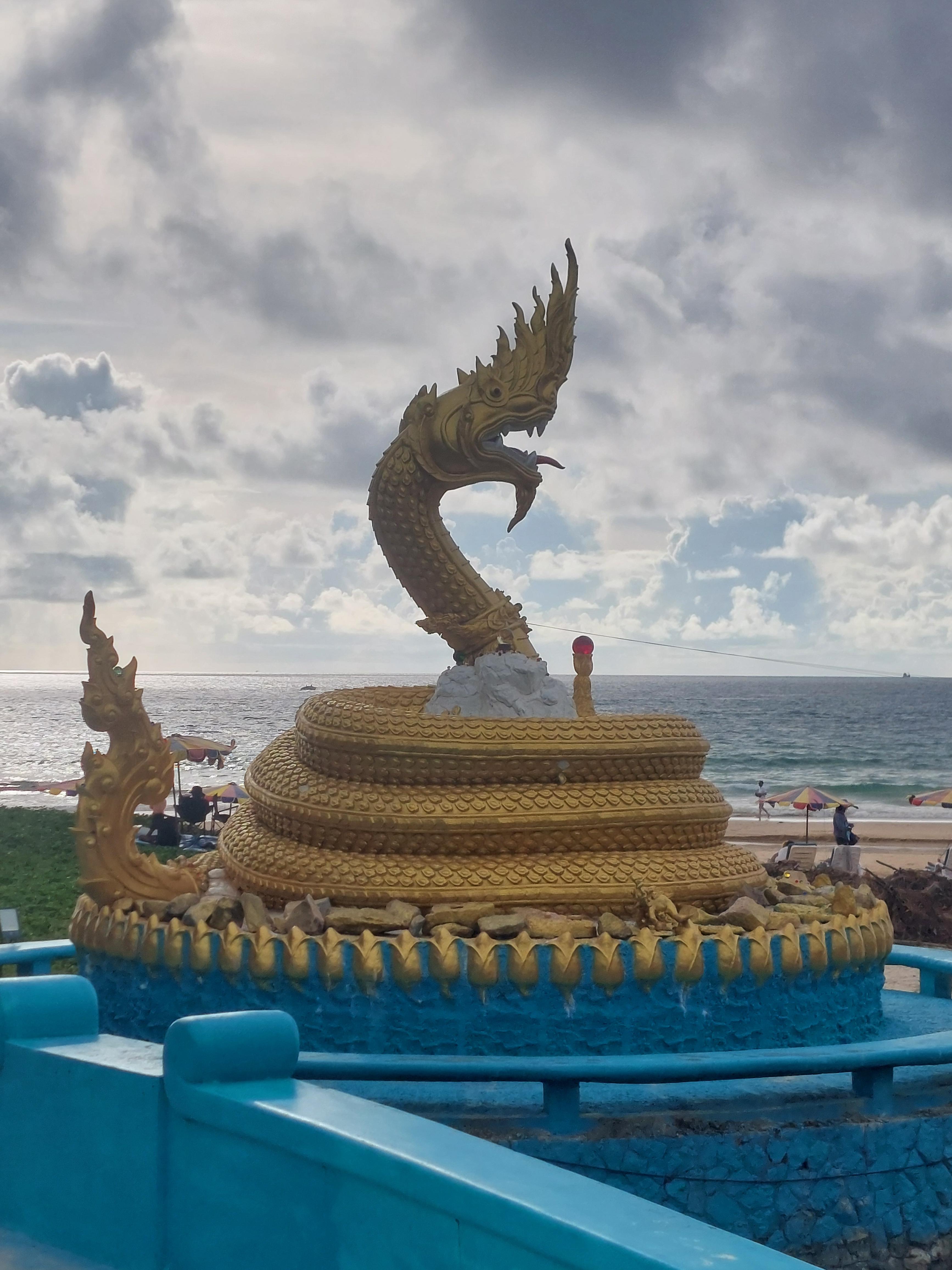 Drachenstatue am Karon Beach