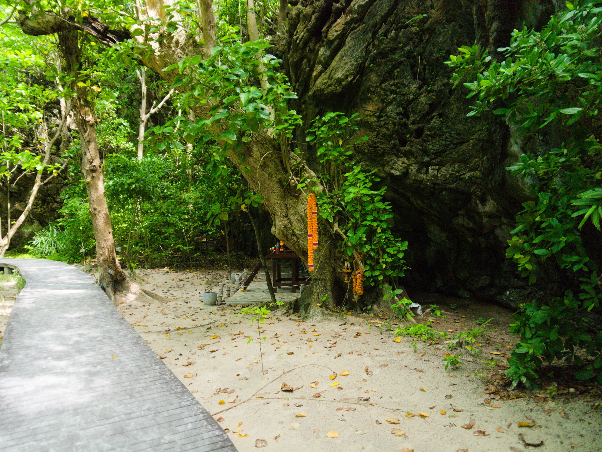 Tempelschrein in der Nähe der Maya Bay