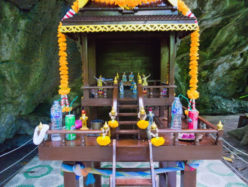 Tempelschrein in der Nähe der Maya Bay