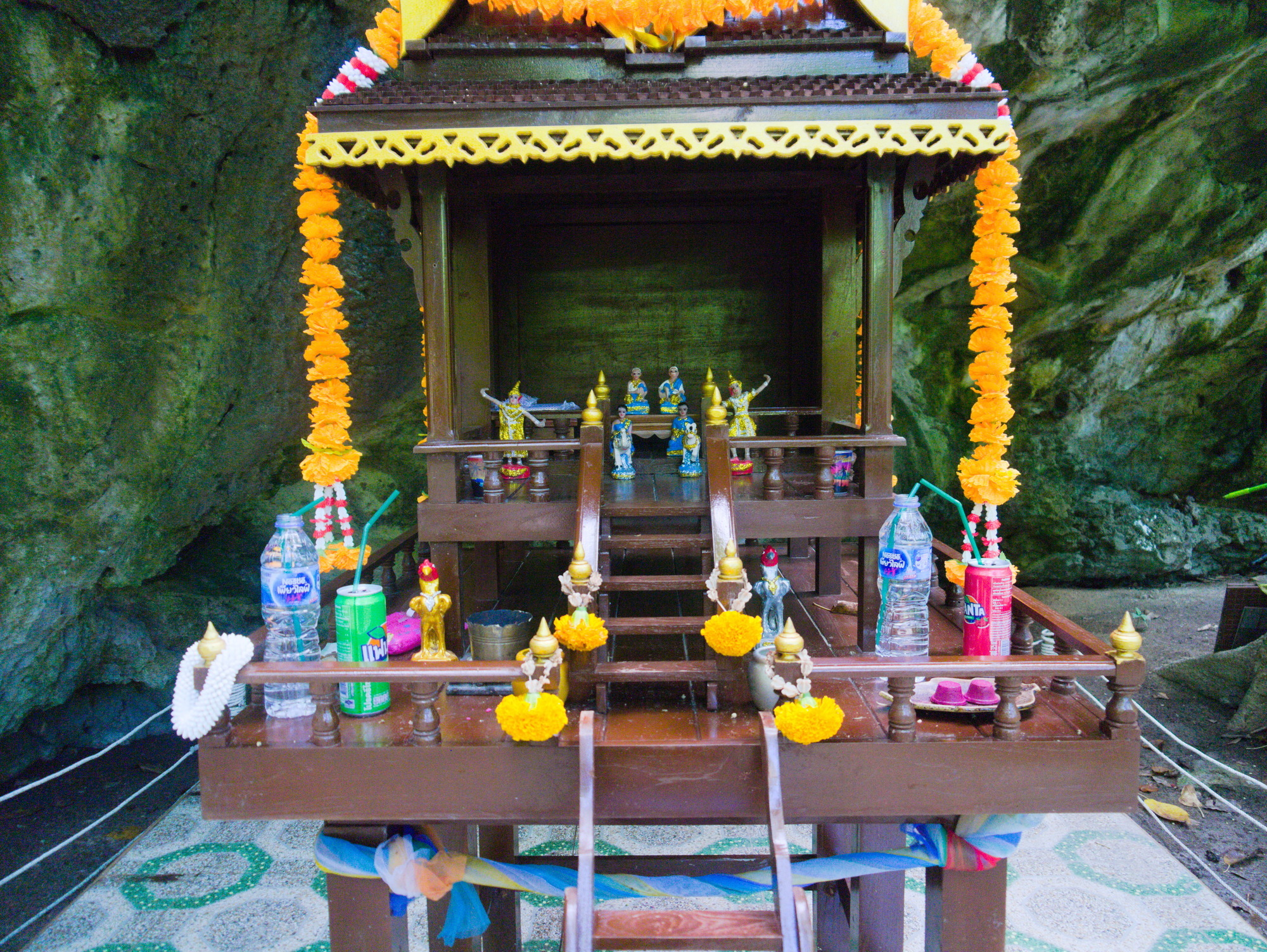 Tempelschrein in der Nähe der Maya Bay