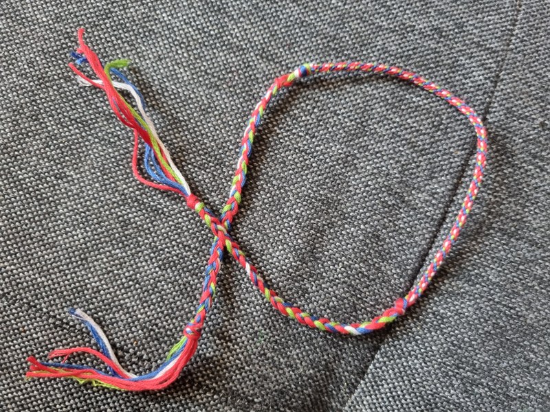 Farbenfrohes Freundschaftsband