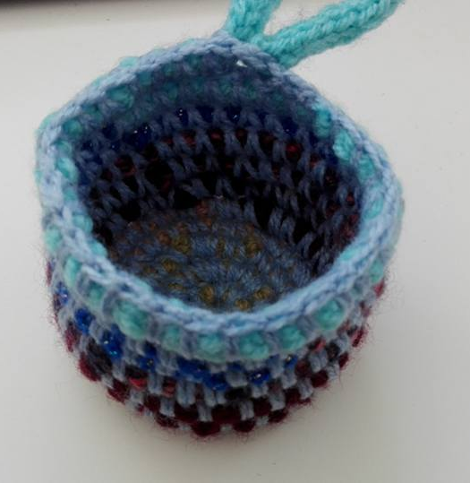 Körbchen aus Stricklieselschnurr